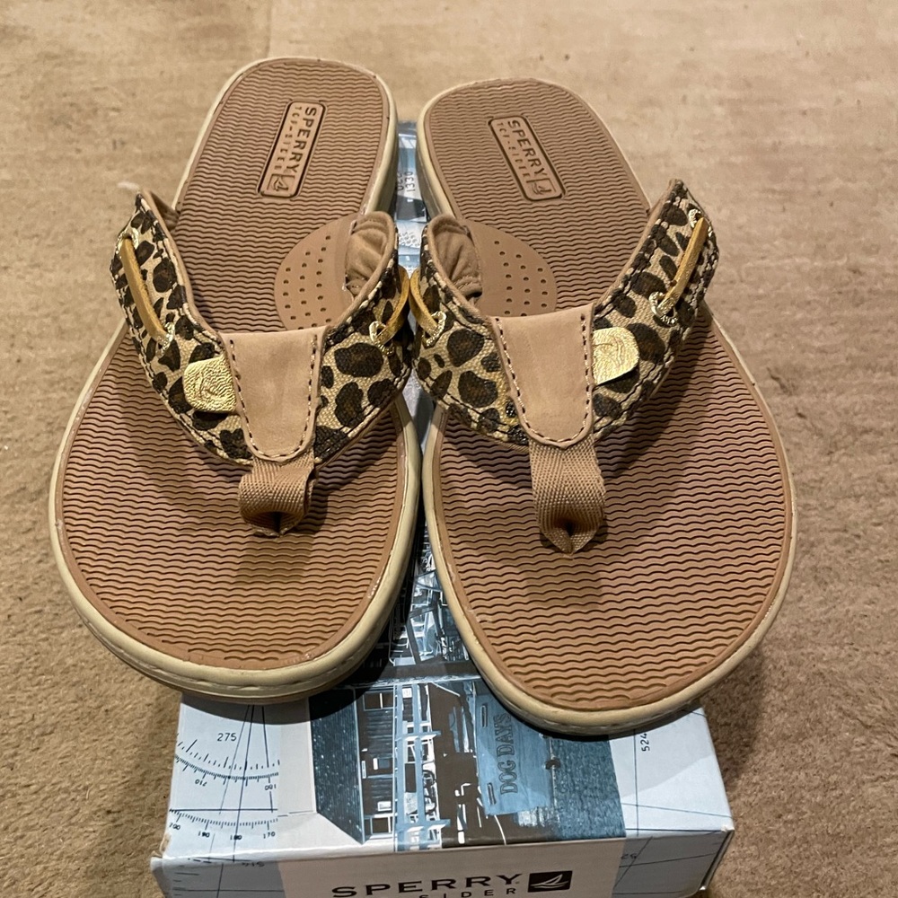 New Sperry flip flops